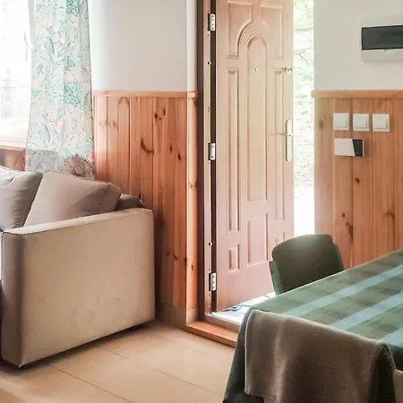 Casa de Férias 2 Bedroom Cozy In Popowo-letnisko Gasiorowo (Legionowo)