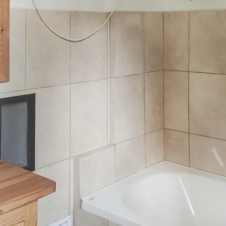 2 Bedroom Cozy In Popowo-letnisko Casa de Férias Gasiorowo (Legionowo)